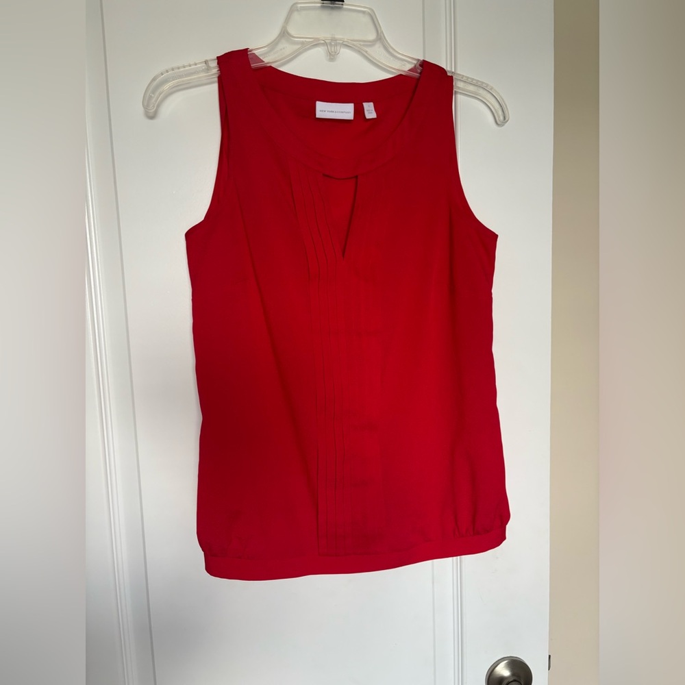 New York & Company Red Sleeveless Tank Top